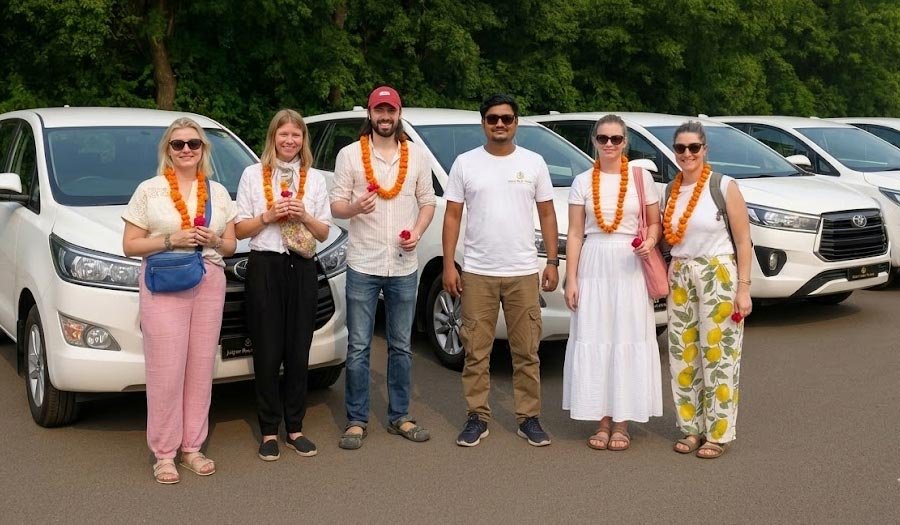 Hire car with driver for tourists in Jaipur Agra Delhi and North India