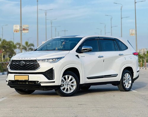 Toyota Innova Hycross taxi service Jaipur